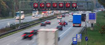 Auf deutschen Autobahnen und Straßen werden täglich mehrere tausend Fahrzeugkontrollen durchgeführt. Die Palette reicht von der "klassischen" Geschwindigkeitskontrolle über Abstands-, Ladungs-, technische Sicherheitskontrollen bis hin zur Überprüfung der Lenk- und Ruhezeiten bei LKW´s.